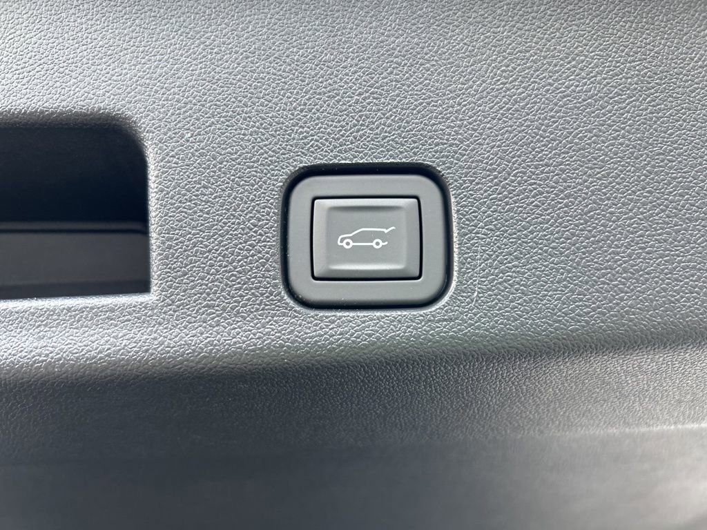 Used 2026 Chevrolet Traverse LT image 32