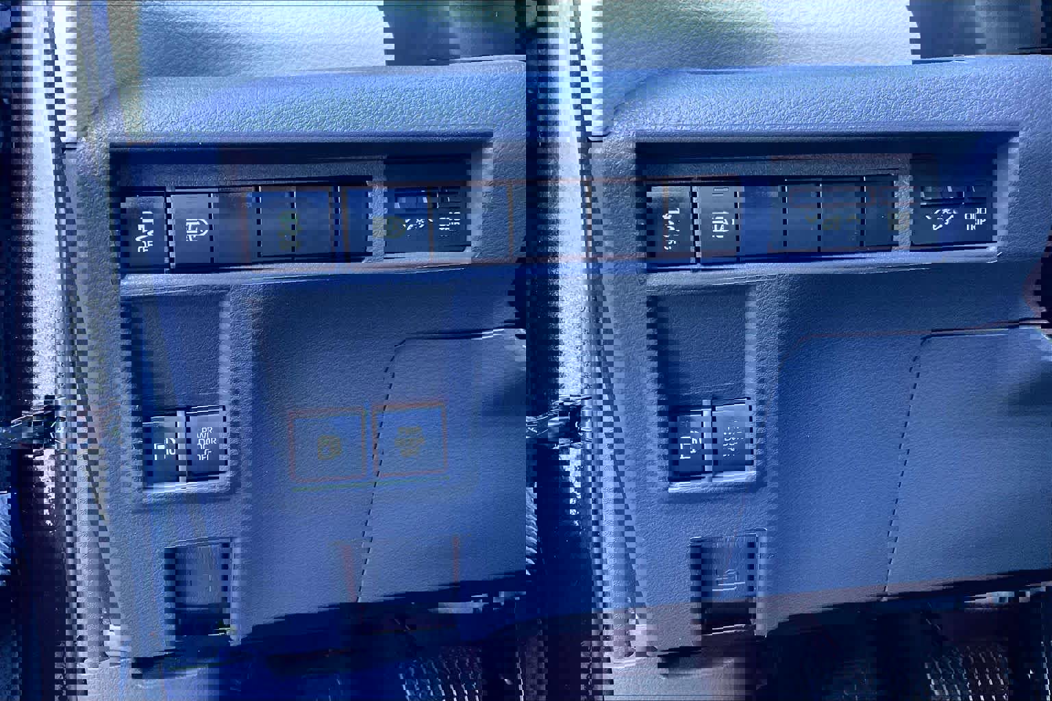 Certified 2024 Toyota Sienna LE image 32