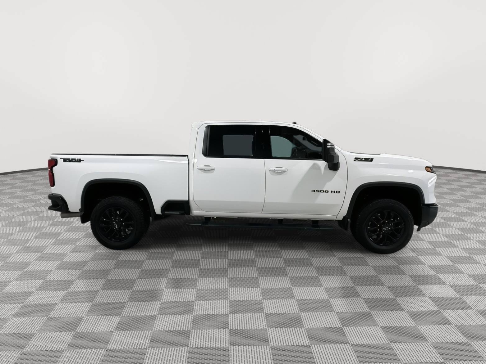 Used 2025 Chevrolet Silverado 3500 LTZ w/ LTZ Plus Package AWD/4WD image 6