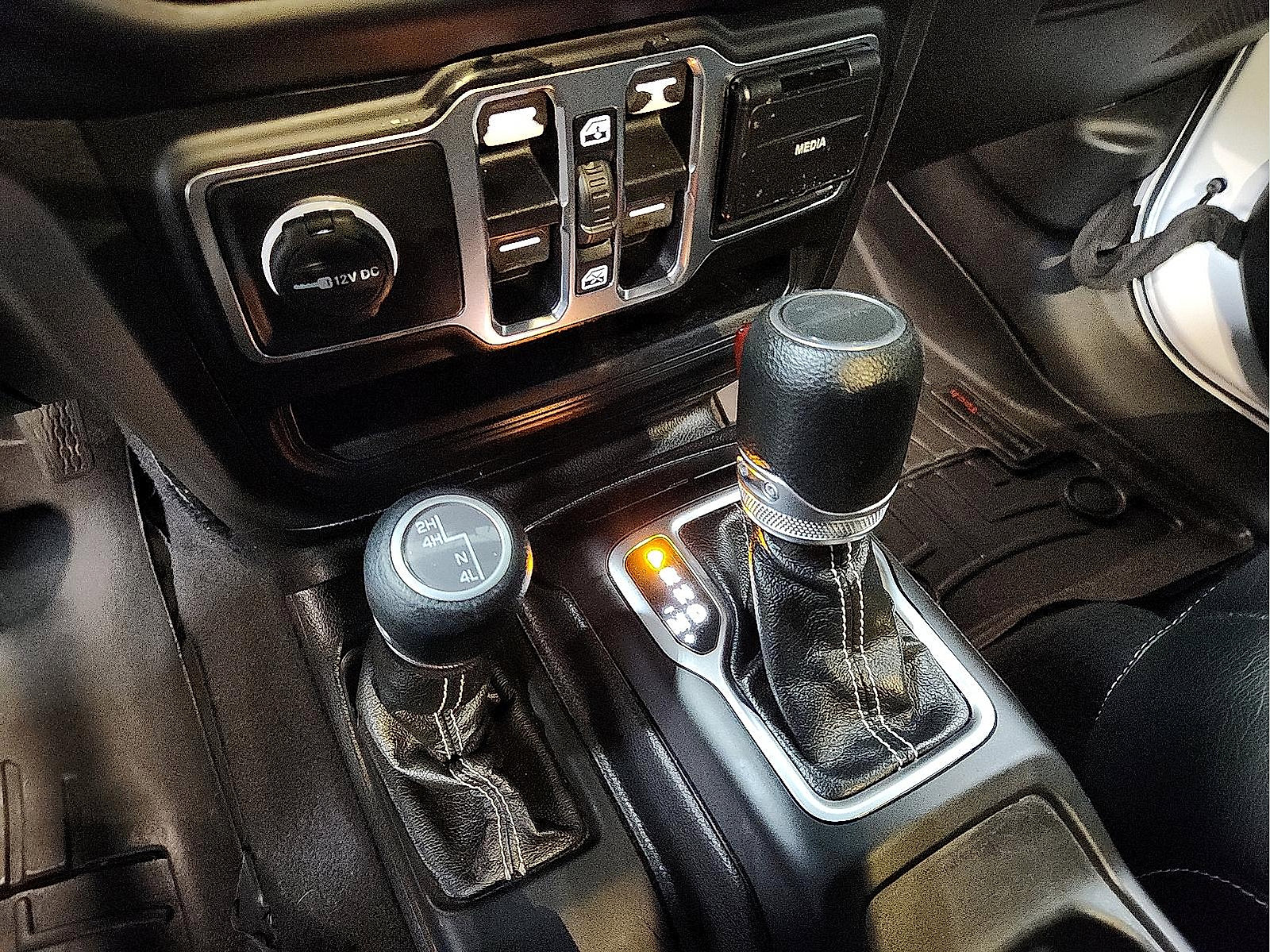 Used 2020 Jeep Gladiator Overland AWD/4WD image 15