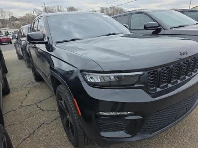 Used 2023 Jeep Grand Cherokee Limited w/ Black Appearance Package video 2