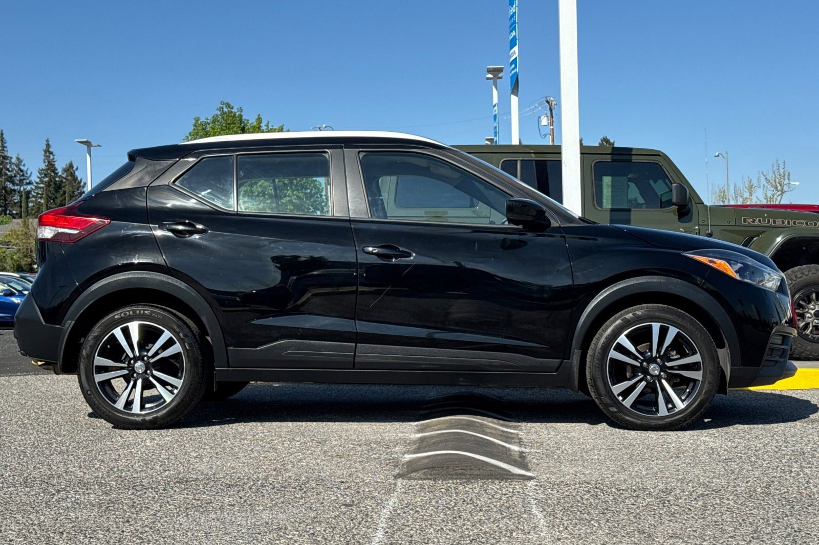 Used 2019 Nissan Kicks SV image 7