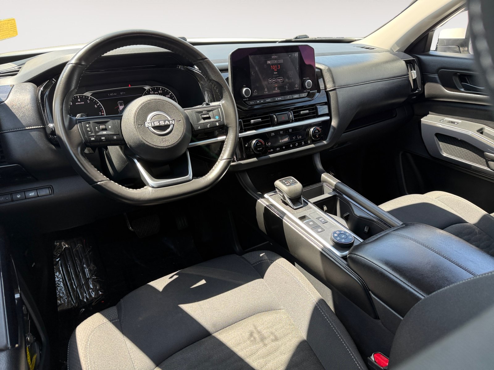 Used 2025 Nissan Pathfinder SV AWD/4WD image 15