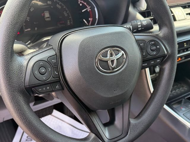 Used 2025 Toyota RAV4 XLE AWD/4WD image 19