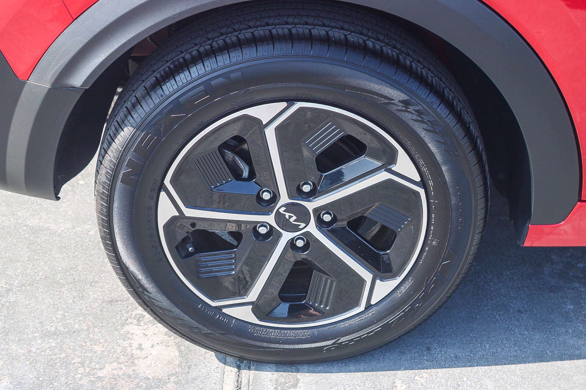 Used 2025 Kia Niro LX FWD image 12