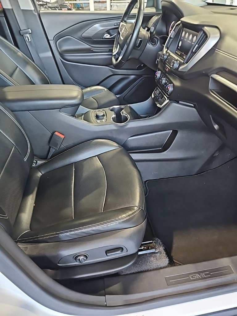 Used 2024 GMC Terrain SLT image 12