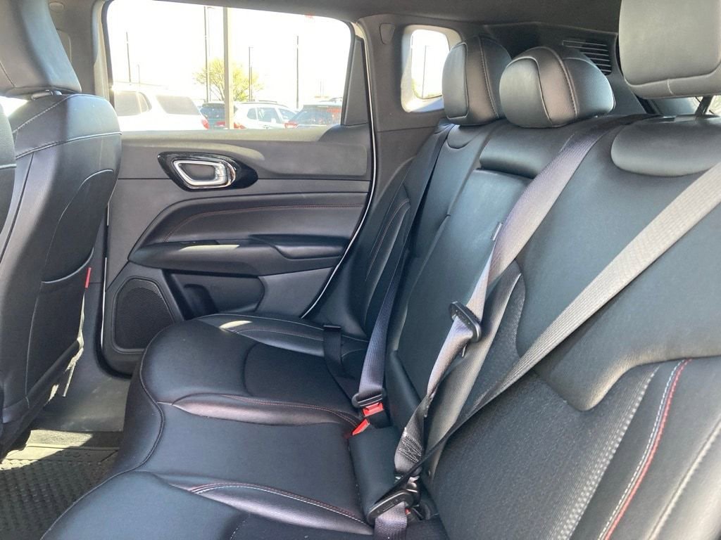 Used 2025 Jeep Compass Trailhawk image 10