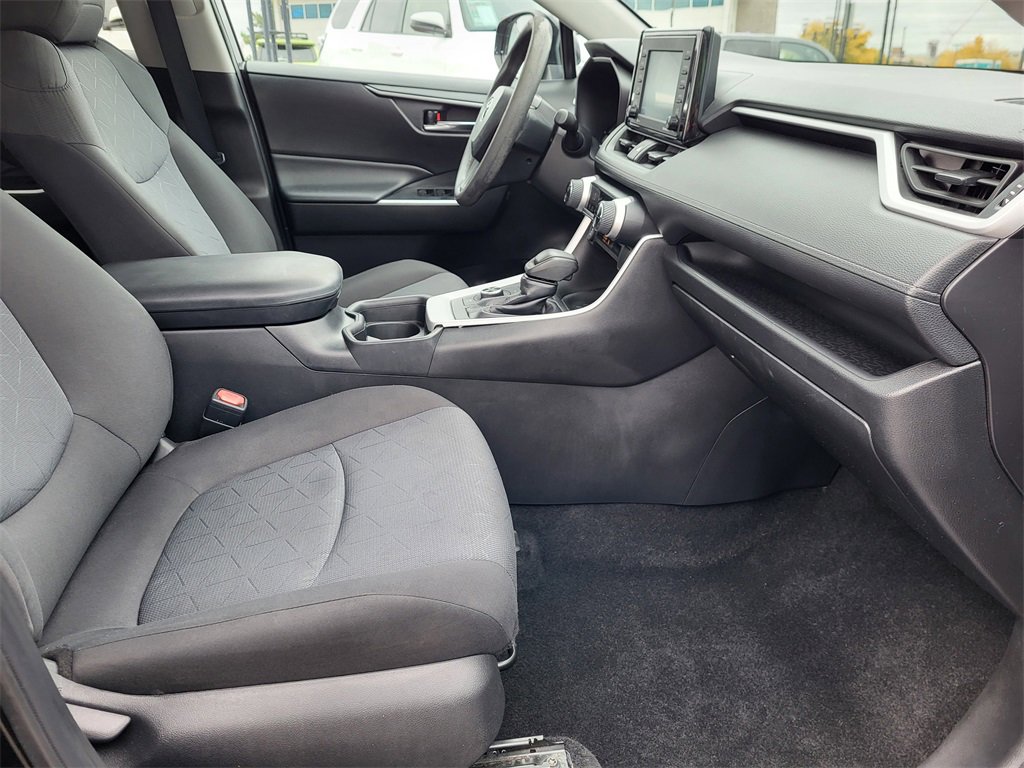Used 2020 Toyota RAV4 XLE image 25