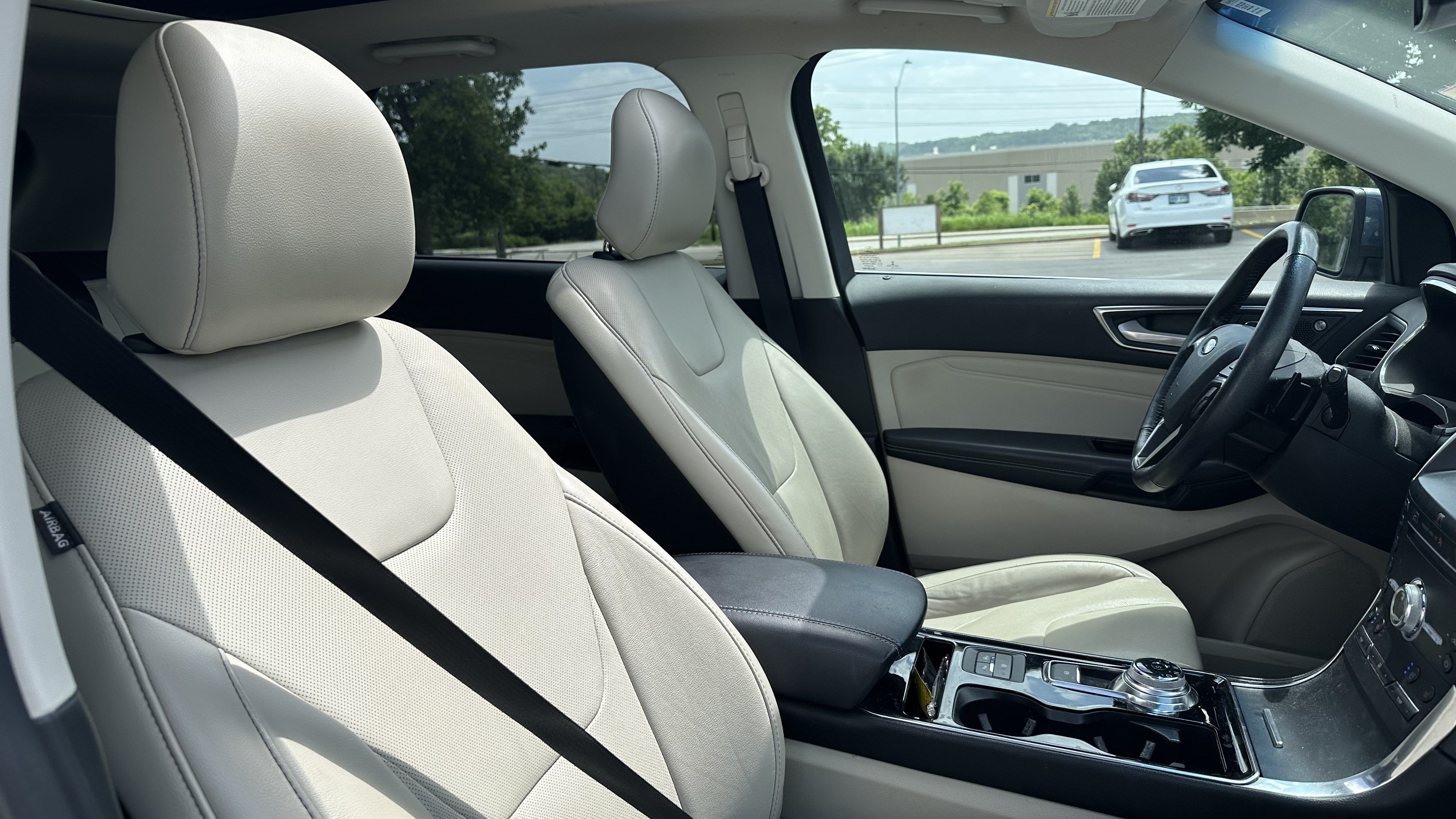 Used 2019 Ford Edge Titanium w/ Equipment Group 301A AWD/4WD image 34