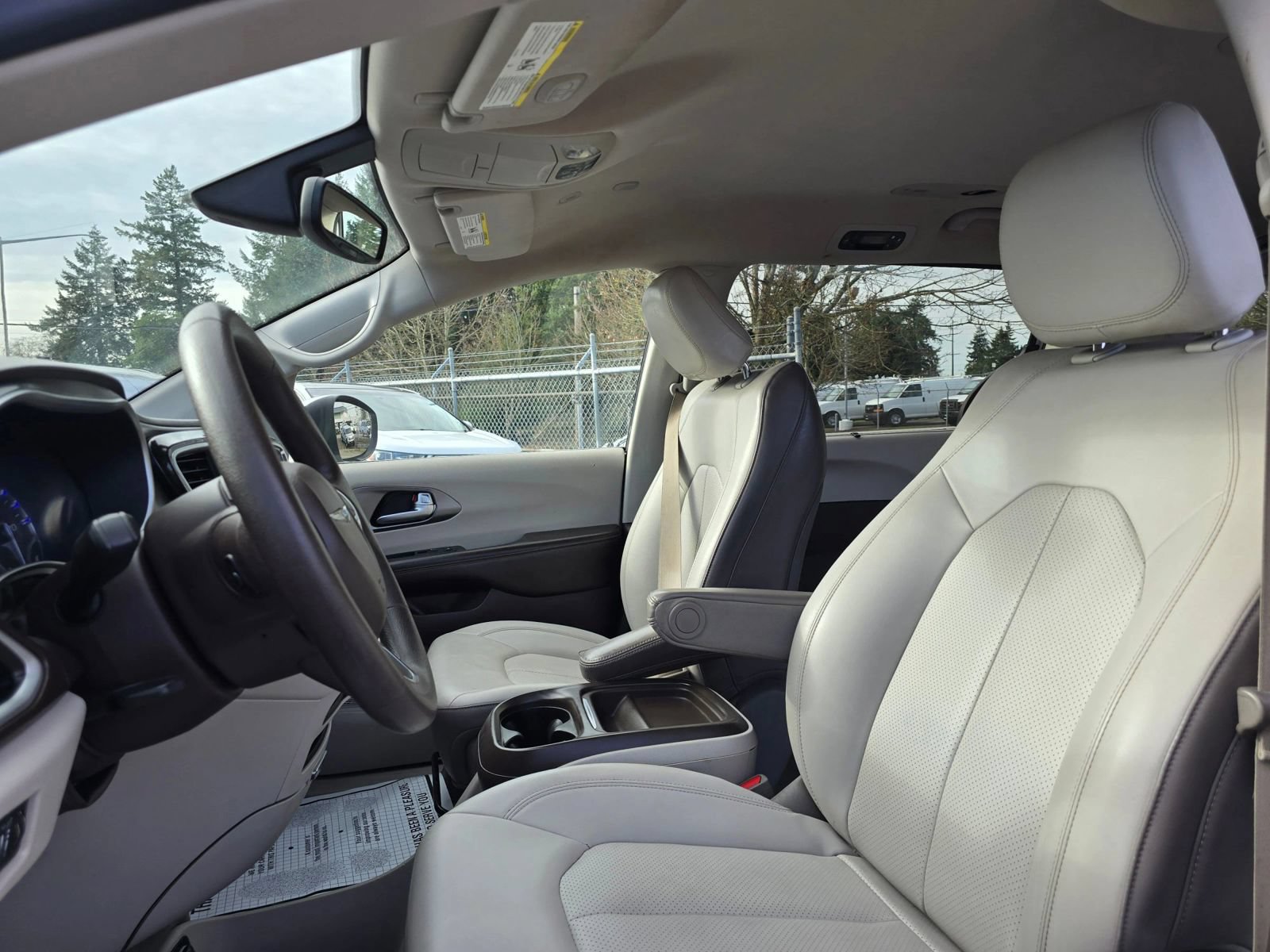 Used 2021 Chrysler Voyager Lxi image 22