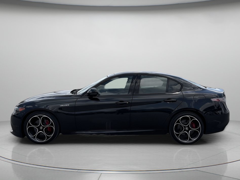 Used 2024 Alfa Romeo Giulia Veloce RWD image 5