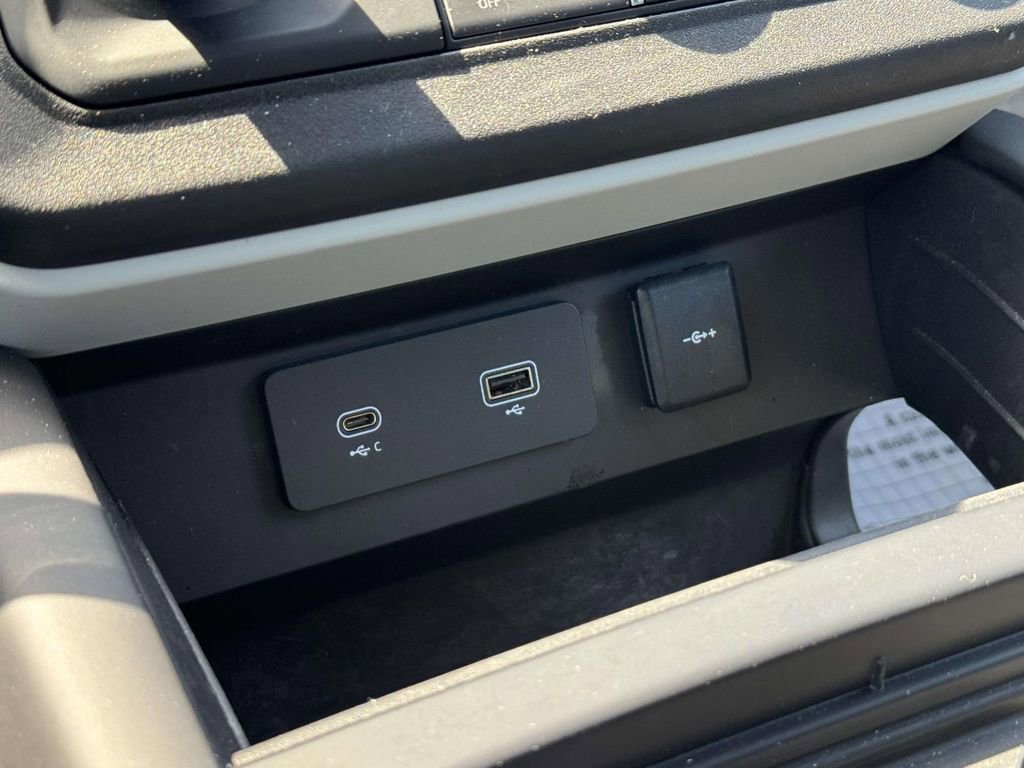 Used 2020 Land Rover Defender 110 SE image 27