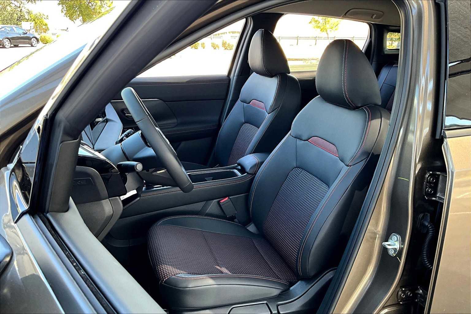 New 2026 Nissan Kicks SR image 9