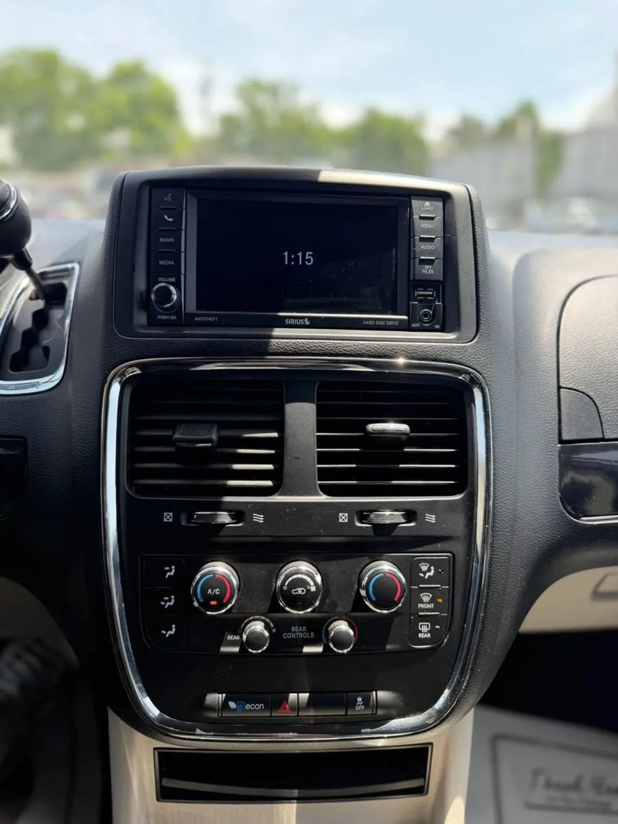 Used 2020 Dodge Grand Caravan SXT FWD image 15