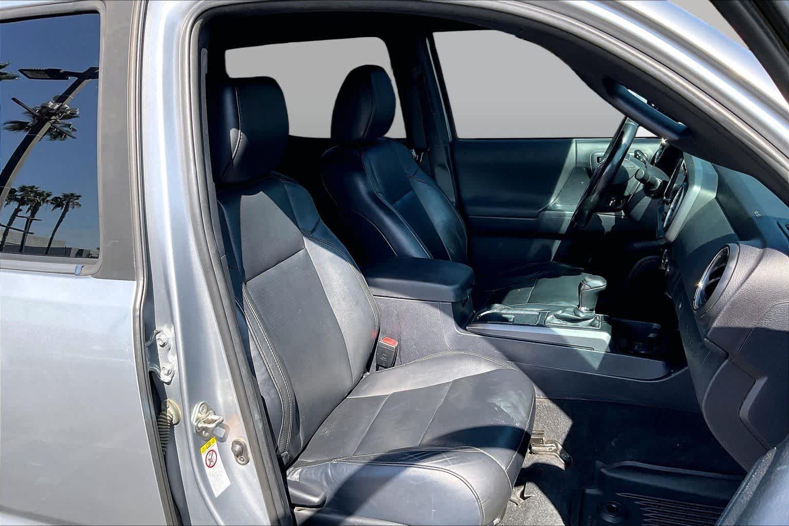 Used 2019 Toyota Tacoma TRD Off-Road AWD/4WD image 7