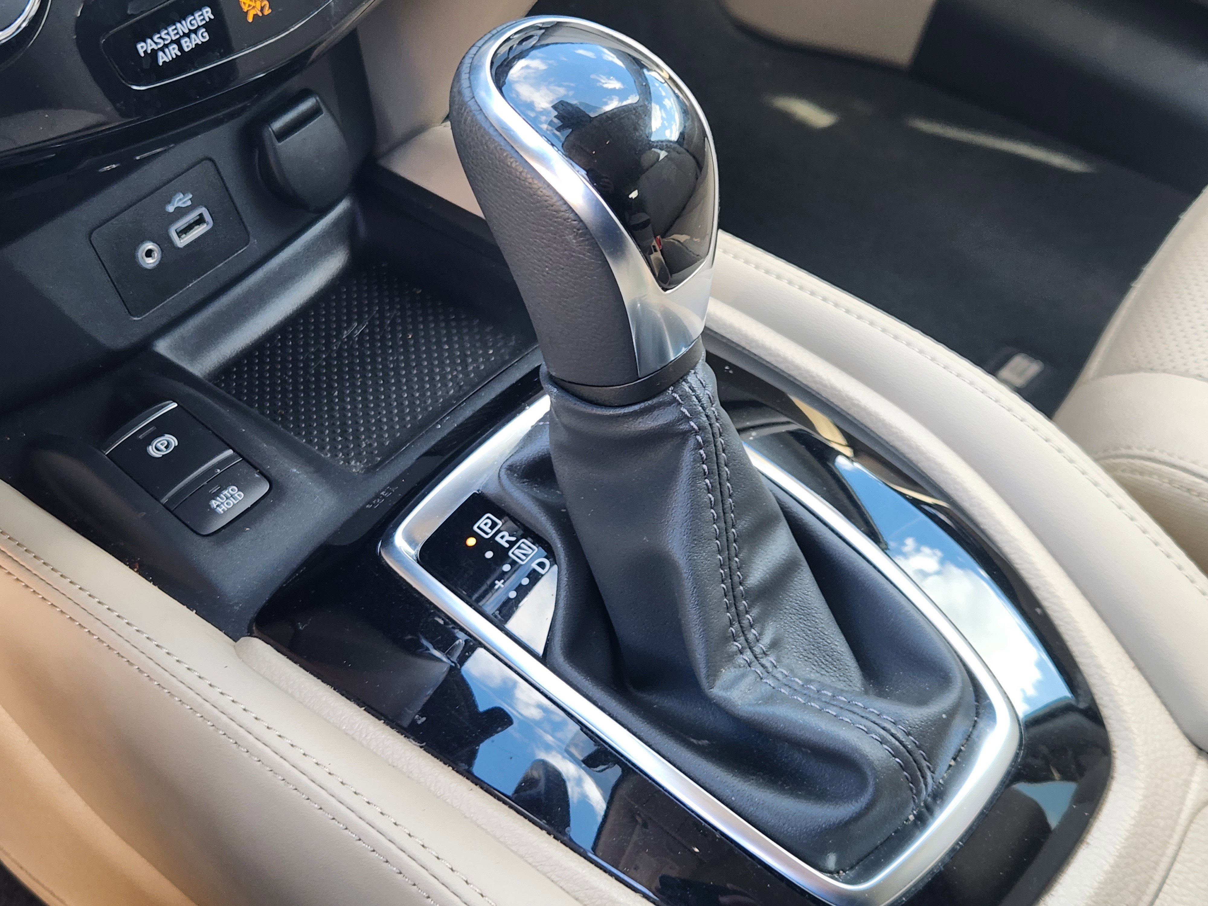 Used 2020 Nissan Rogue SL w/ Premium Package image 13