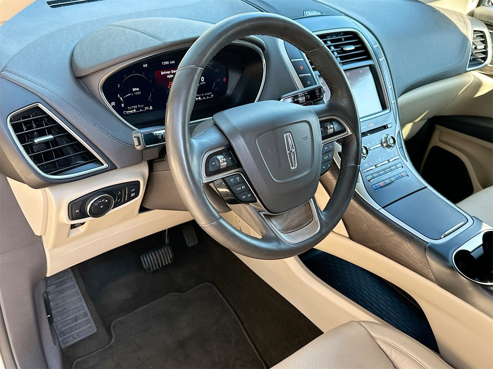 Used 2020 Lincoln Nautilus Reserve image 9