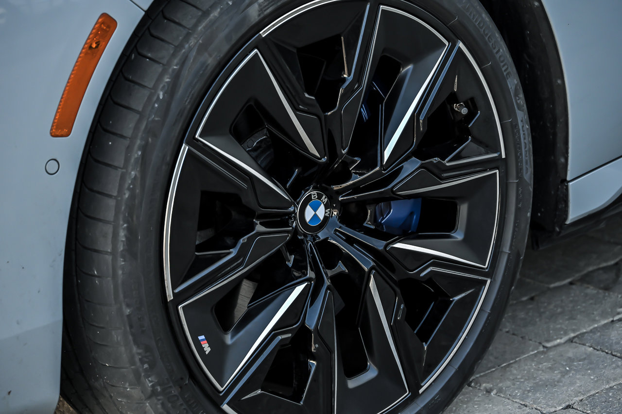 Used 2025 BMW 750e xDrive w/ Premium Package AWD/4WD image 7