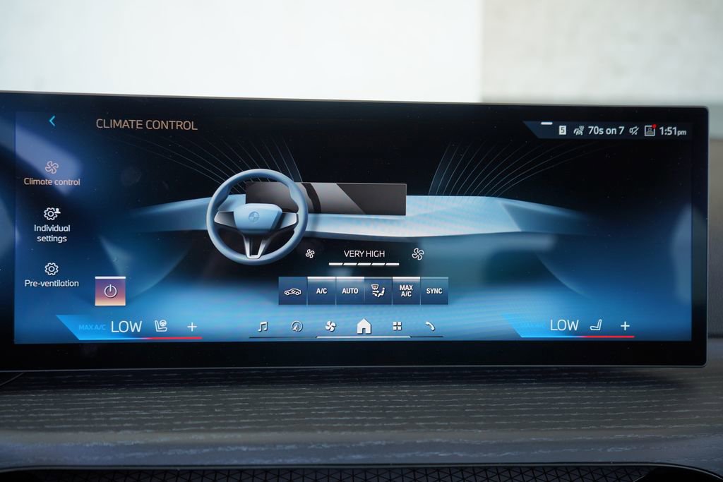 Used 2025 BMW 230i Coupe w/ Convenience Package image 17