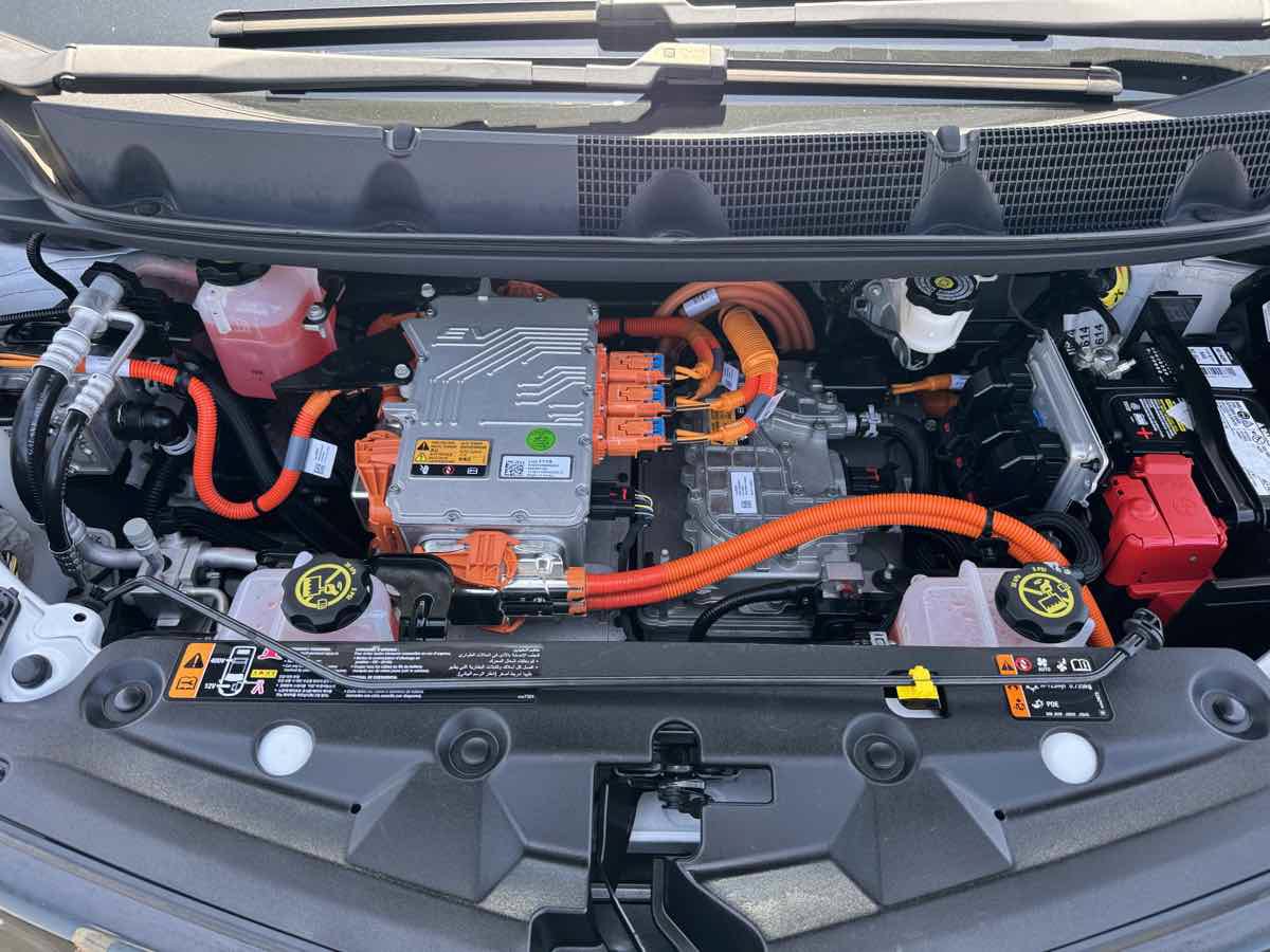 Used 2019 Chevrolet Bolt Premier w/ Infotainment Package FWD image 8