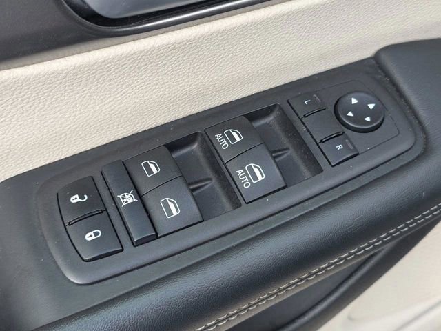 Certified 2024 Chrysler Pacifica Touring-L image 24