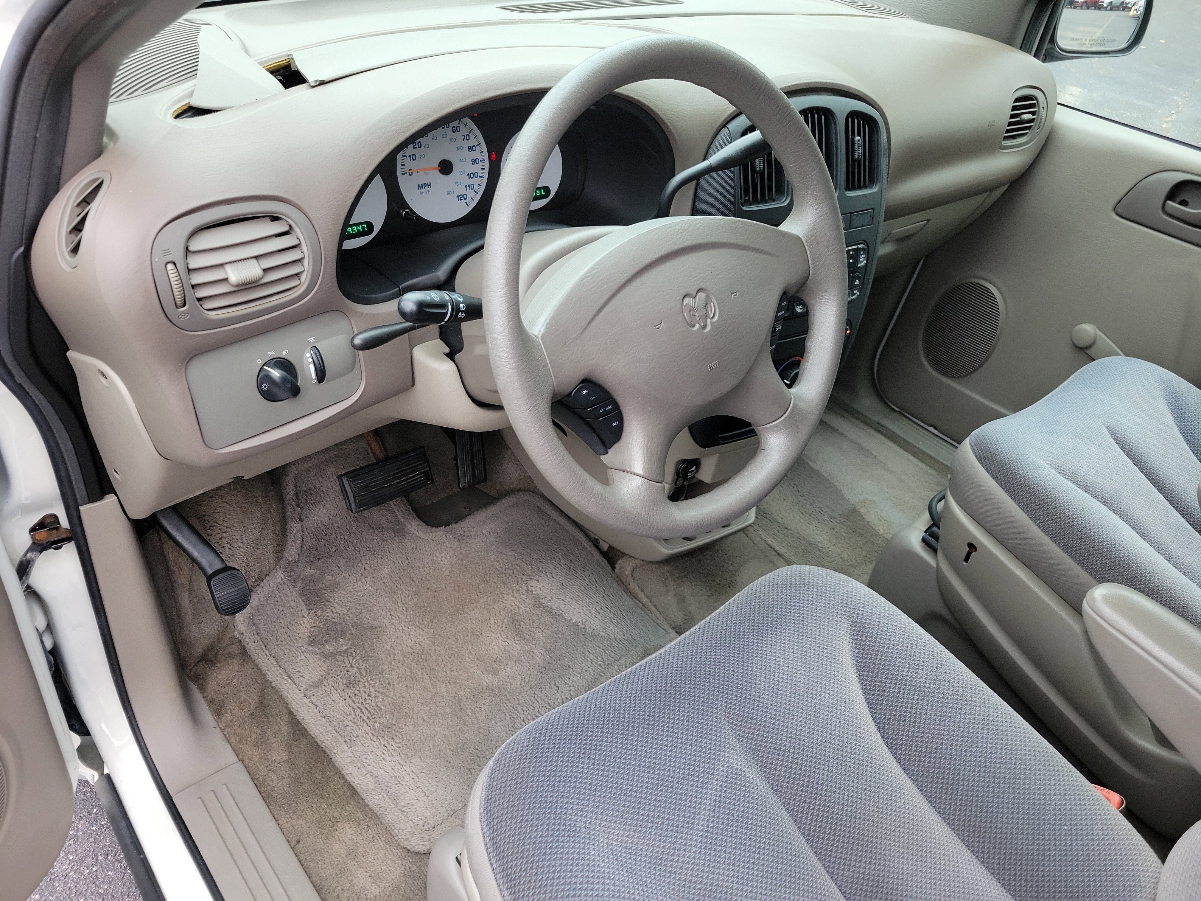 Used 2002 Dodge Caravan SE image 3