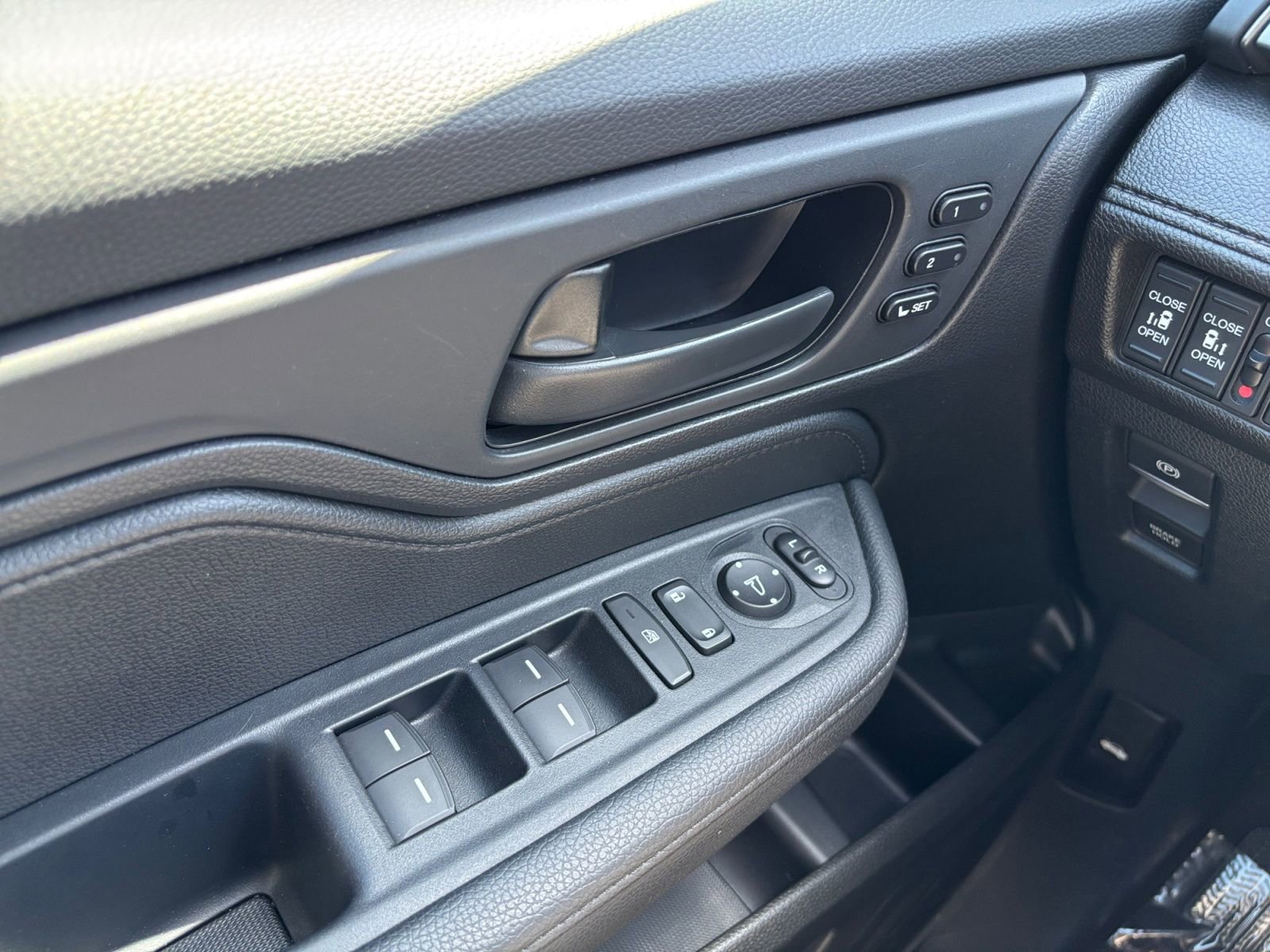 Used 2025 Honda Odyssey Sport-L image 11