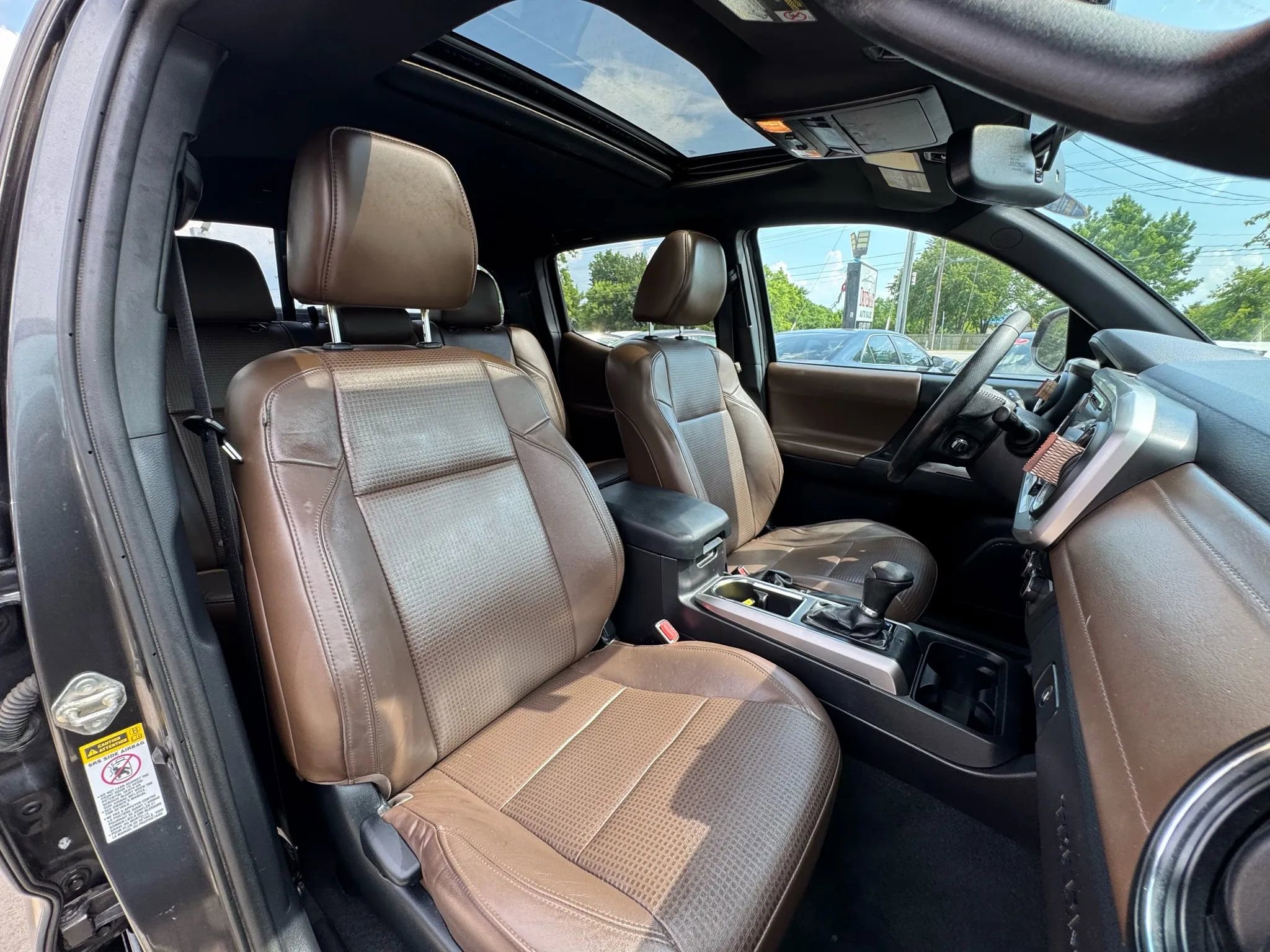 Used 2016 Toyota Tacoma Limited w/ Towing Package AWD/4WD image 14