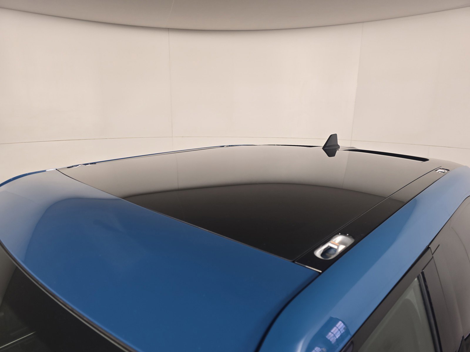 Used 2023 Rivian R1T Adventure image 13