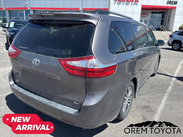 Used 2019 Toyota Sienna XLE Premium w/ Carpet Mat Package FWD image 14