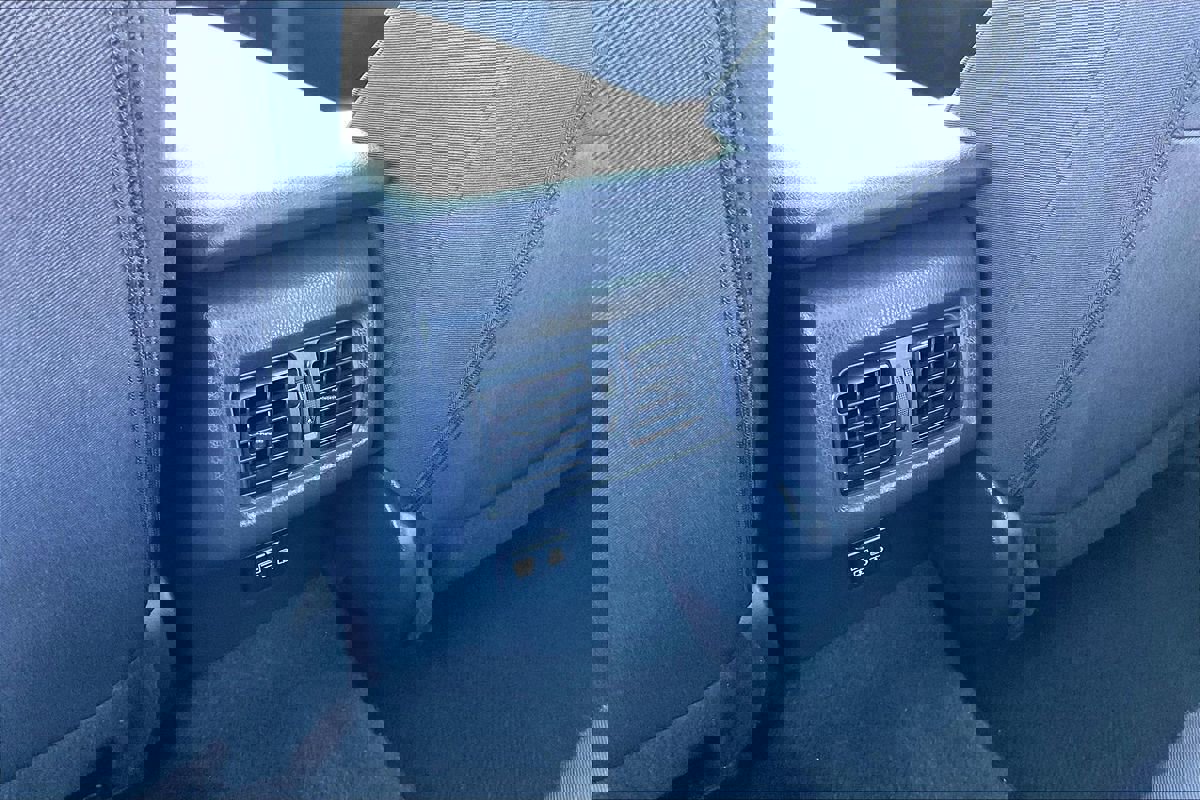 Used 2025 Toyota Camry LE image 5