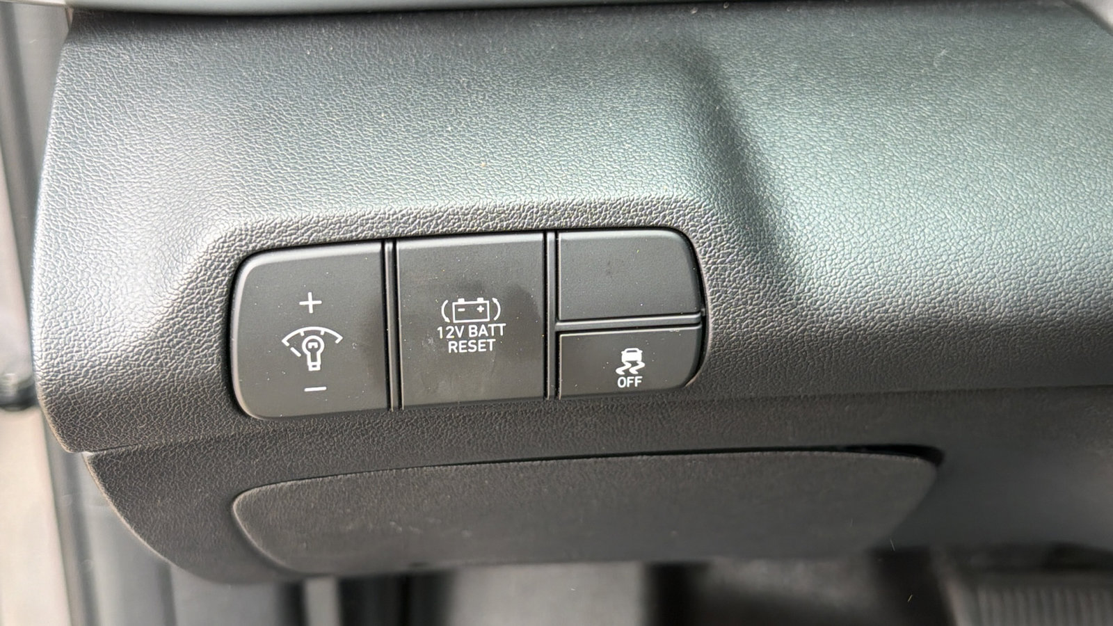 Used 2024 Hyundai Elantra Limited image 26