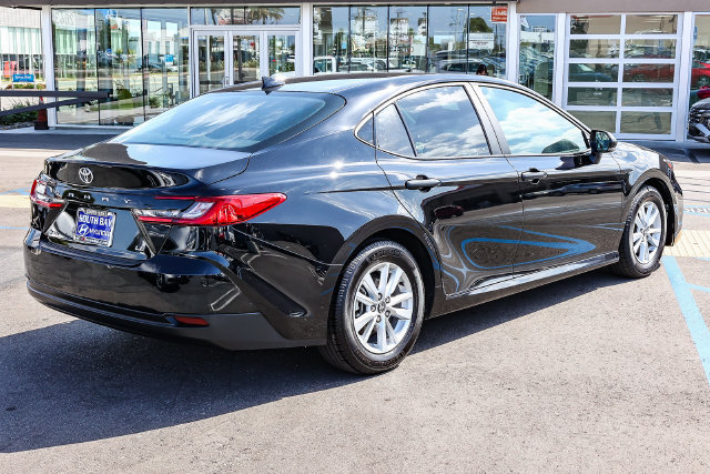 Used 2025 Toyota Camry LE FWD image 6