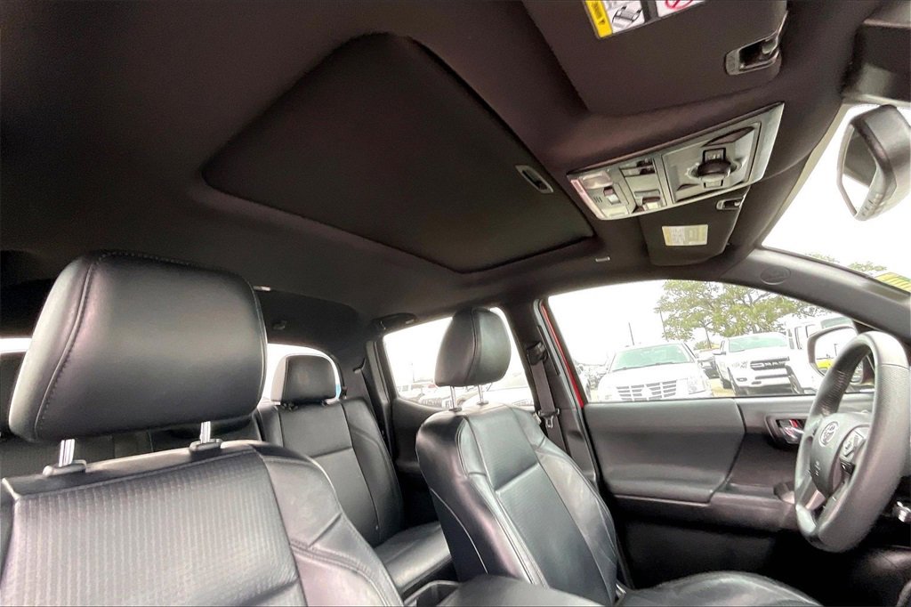 Used 2021 Toyota Tacoma TRD Off-Road w/ TRD Premium Off Road Package image 28