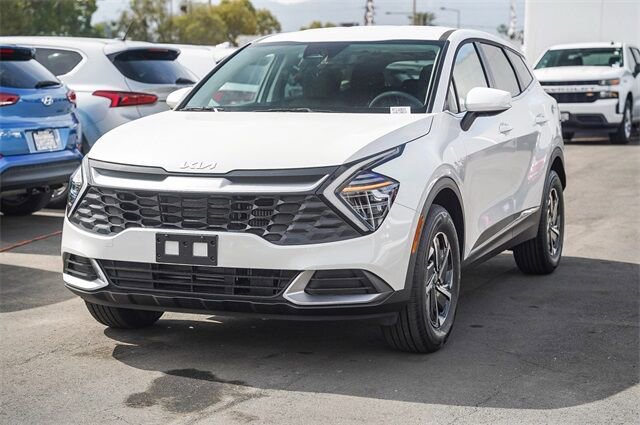 Certified 2025 Kia Sportage LX image 3