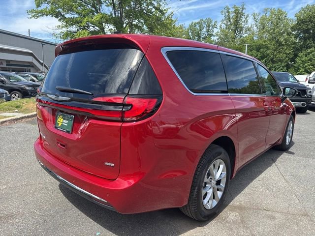 Used 2026 Chrysler Pacifica Select AWD/4WD image 18