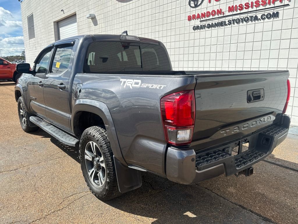 Used 2018 Toyota Tacoma TRD Sport w/ Technology Package image 3