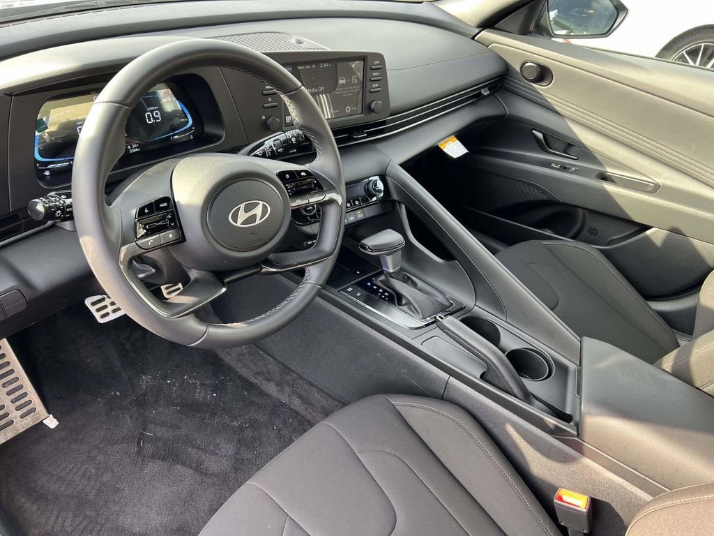 Certified 2025 Hyundai Elantra Sport image 14