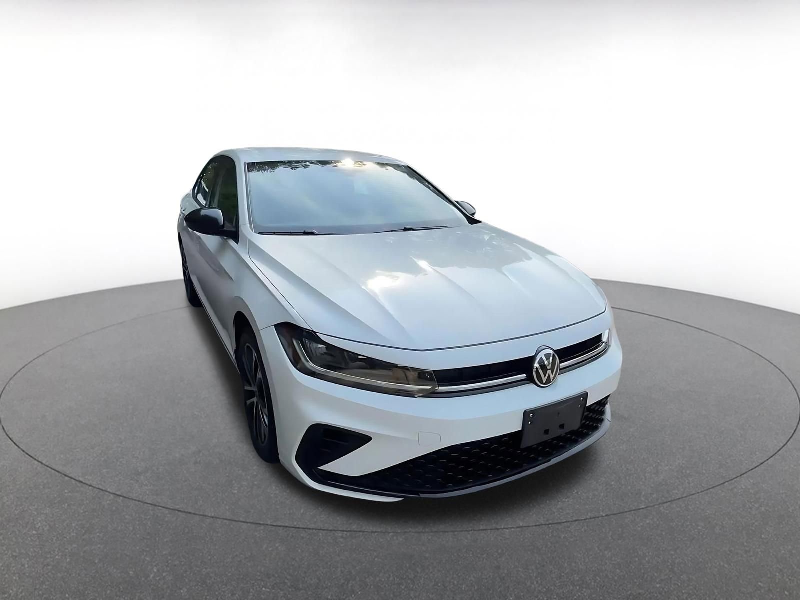 Used 2025 Volkswagen Jetta Sport FWD image 3