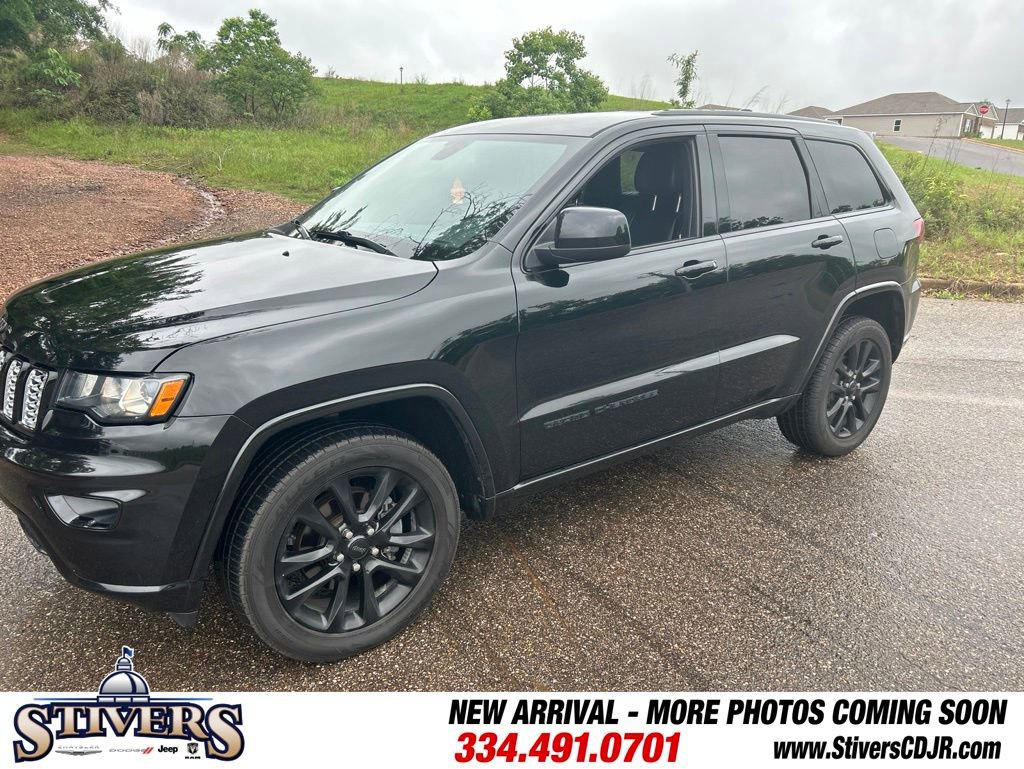 Used 2020 Jeep Grand Cherokee Altitude AWD/4WD image 4