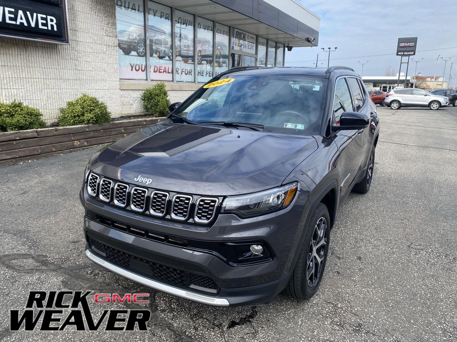 Used 2024 Jeep Compass Limited image 1