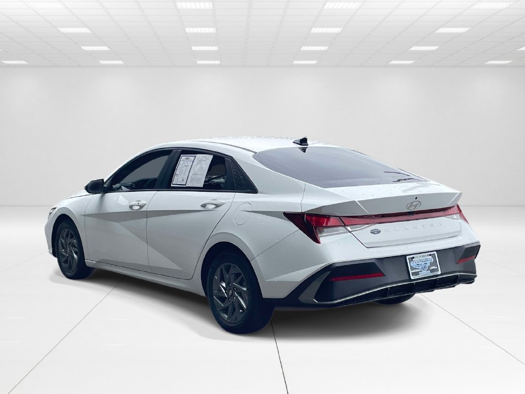 Certified 2024 Hyundai Elantra SEL FWD image 4