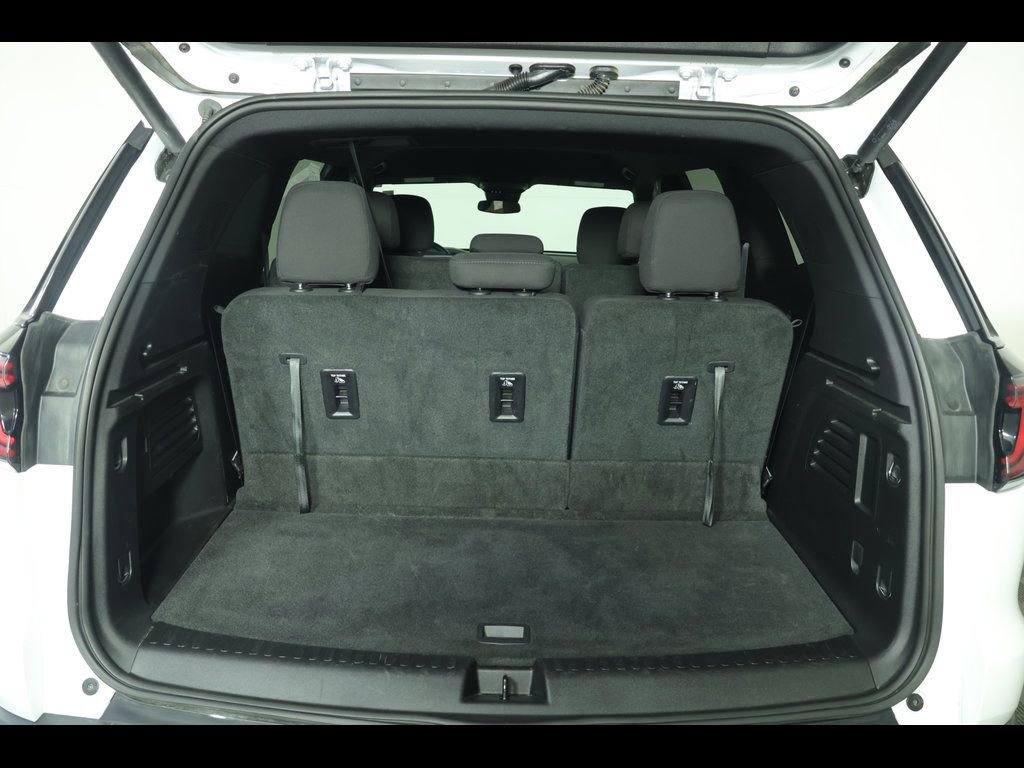 Used 2025 GMC Acadia Elevation image 14