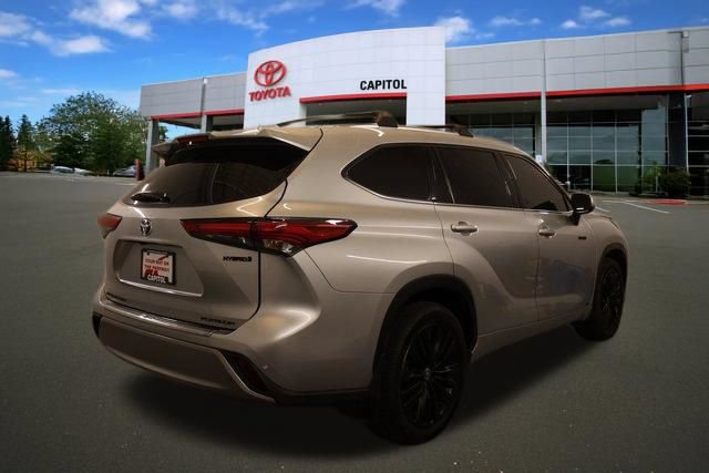 Used 2021 Toyota Highlander Platinum AWD/4WD image 3