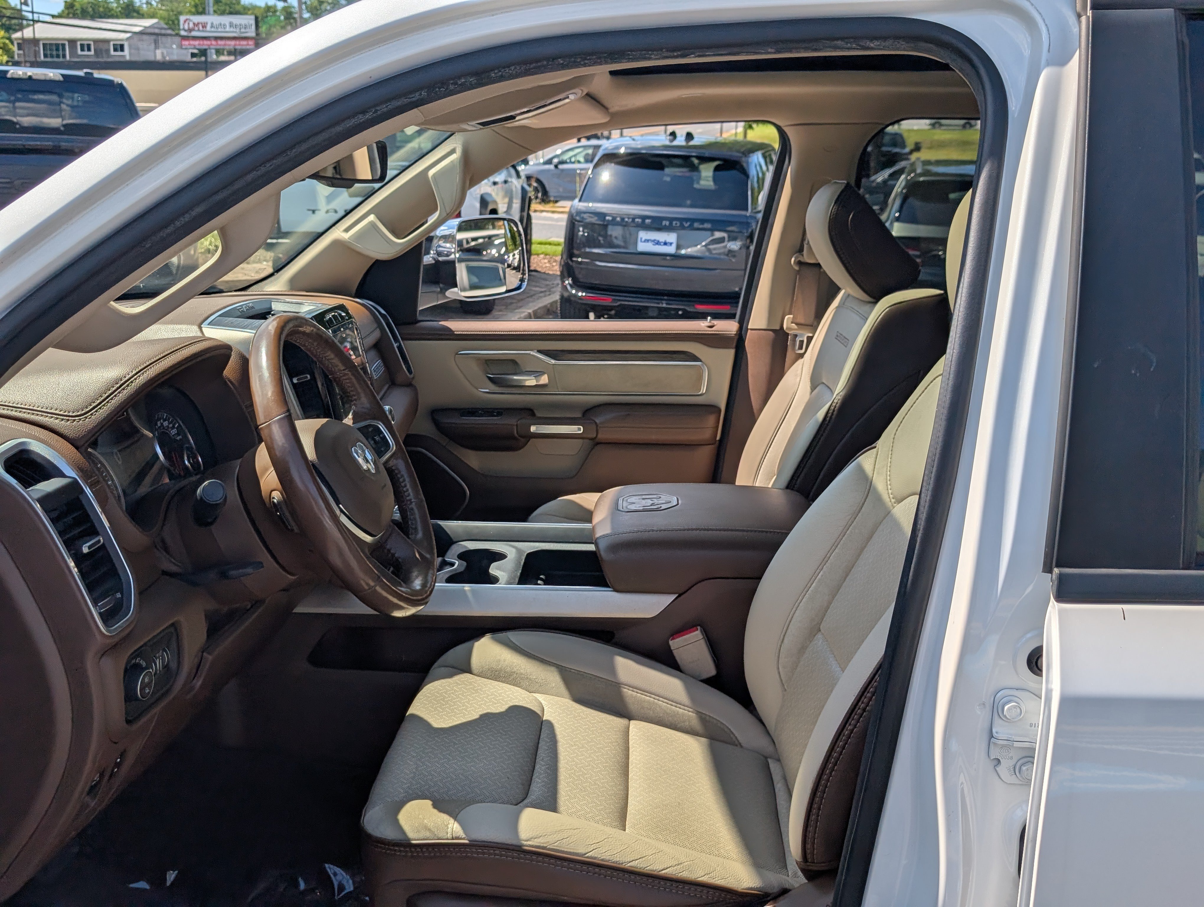 Used 2020 RAM 1500 Laramie AWD/4WD image 15