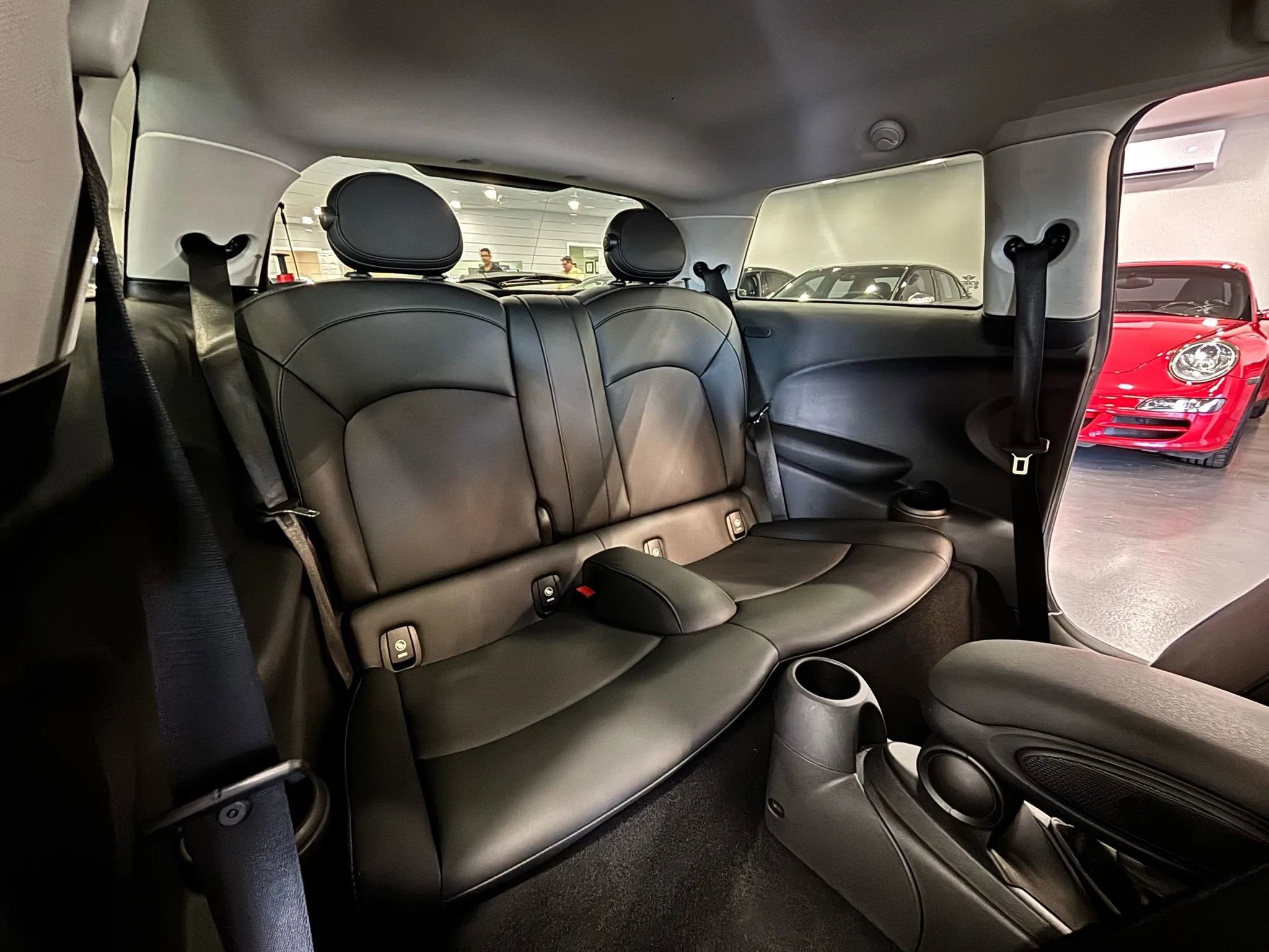 Used 2019 MINI Cooper 2-Door Hardtop w/ Signature Upholstery Package image 13