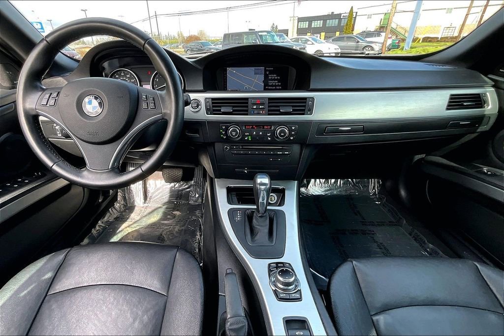 Used 2013 BMW 335i Convertible image 17
