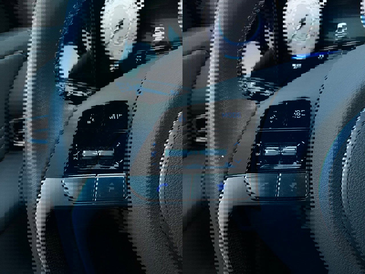 Used 2025 Hyundai Elantra SEL image 36