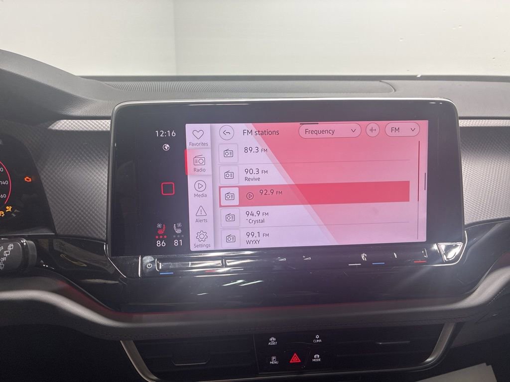 Used 2025 Volkswagen Atlas Peak Edition SE image 18