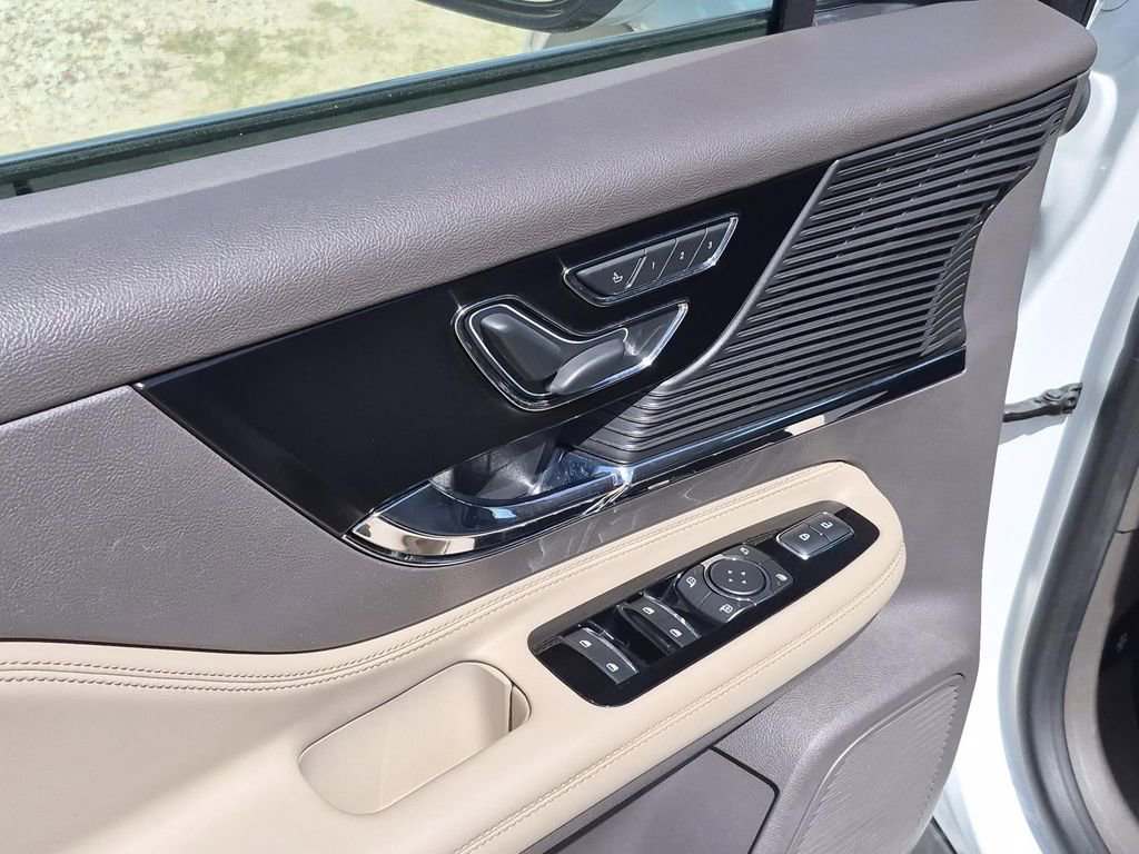 Used 2020 Lincoln Corsair FWD w/ Premium Package image 13